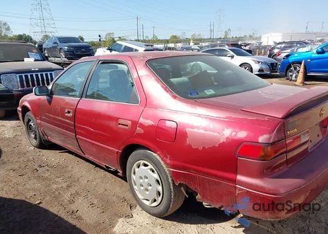 1998 Toyota Camry Le из США, поврежденный, VIN 4T1BG22K2WU325048